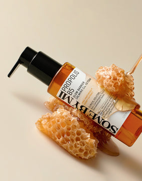 Oil-foam for skin radiance with propolis Some By Mi Propolis B5 Glow Barrier Calming Oil To Foam